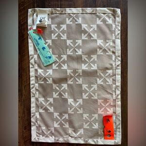 OFF-WHITE Beige Arrow Pattern Table Mat *NWT with off-white dust bag*